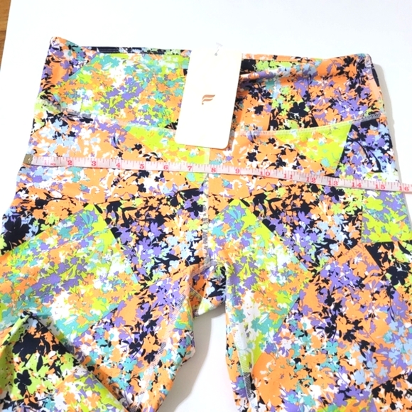 Fabletics Mid Rise Capri, Meridian remix, size Medium - Picture 7 of 9